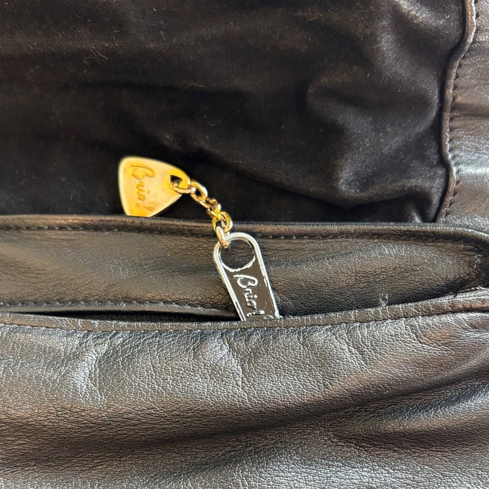 Chic Black Quilted Shoulder Bag - Picture 2 of 7